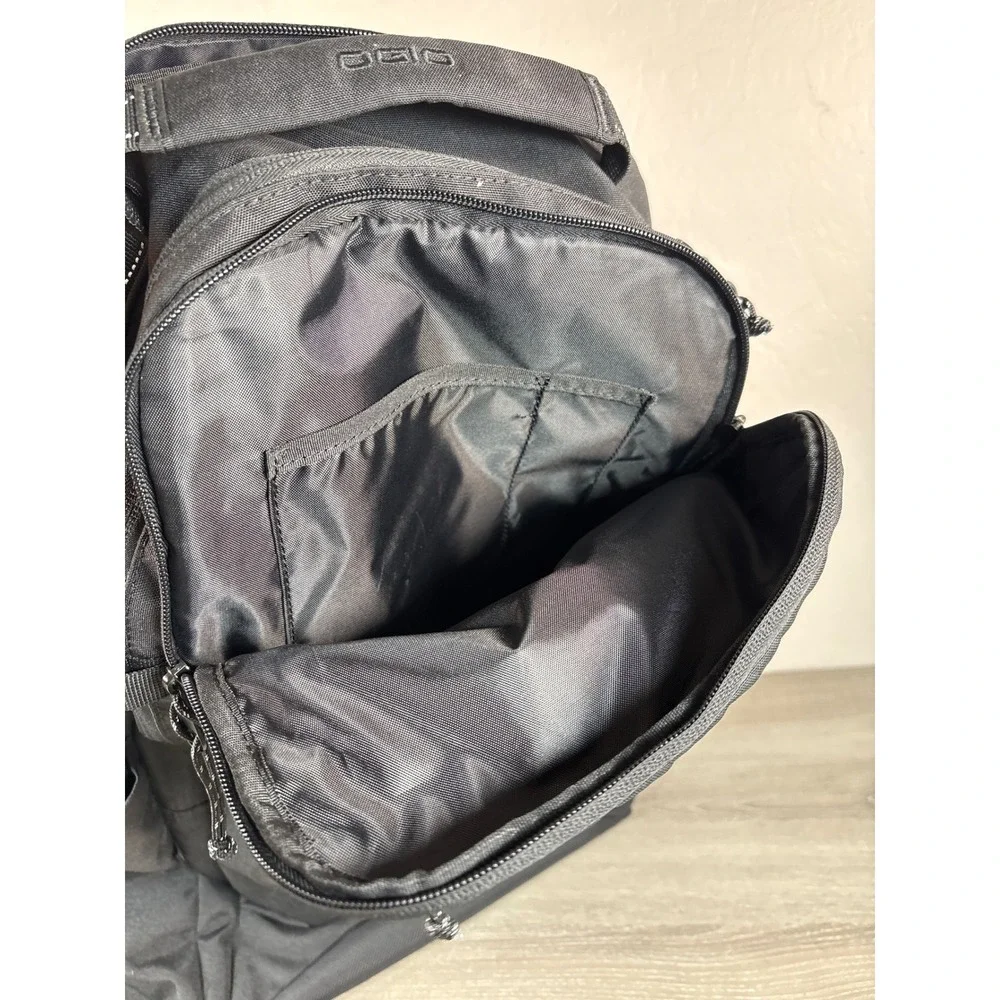 OGIO Alpha 25L Black Backpack w/ Padded Straps & 17